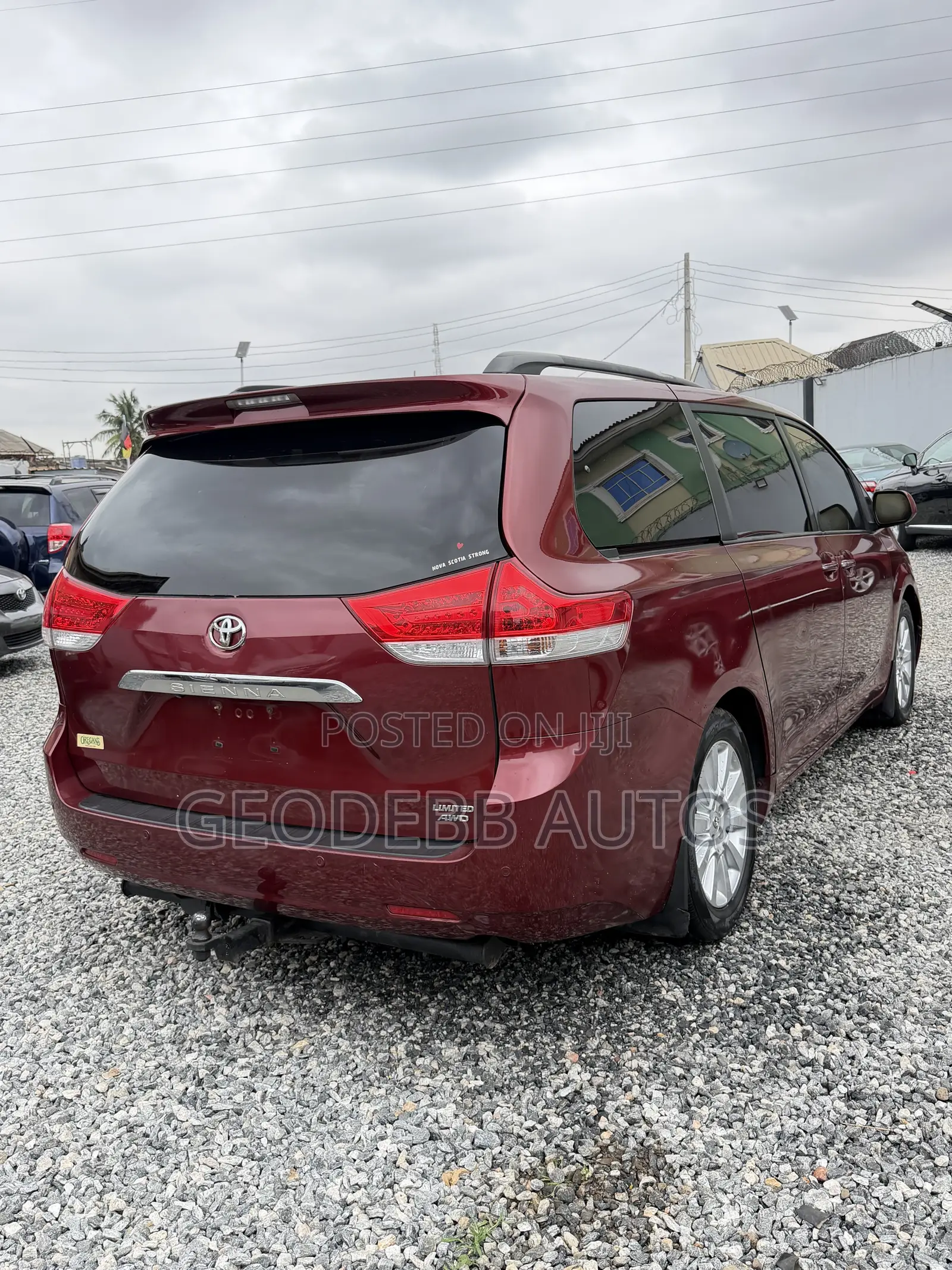 Toyota Sienna 2011 Red