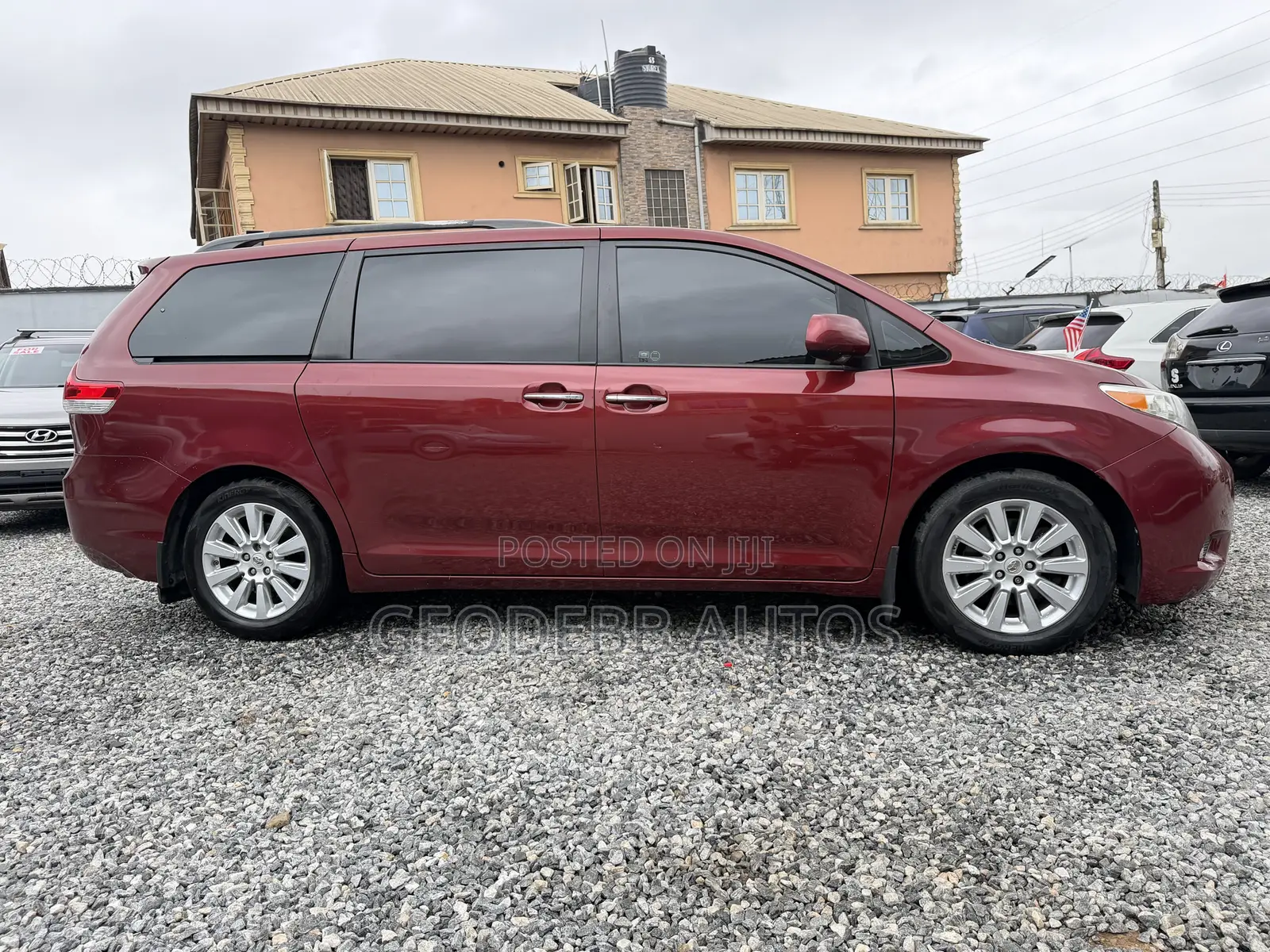 Toyota Sienna 2011 Red