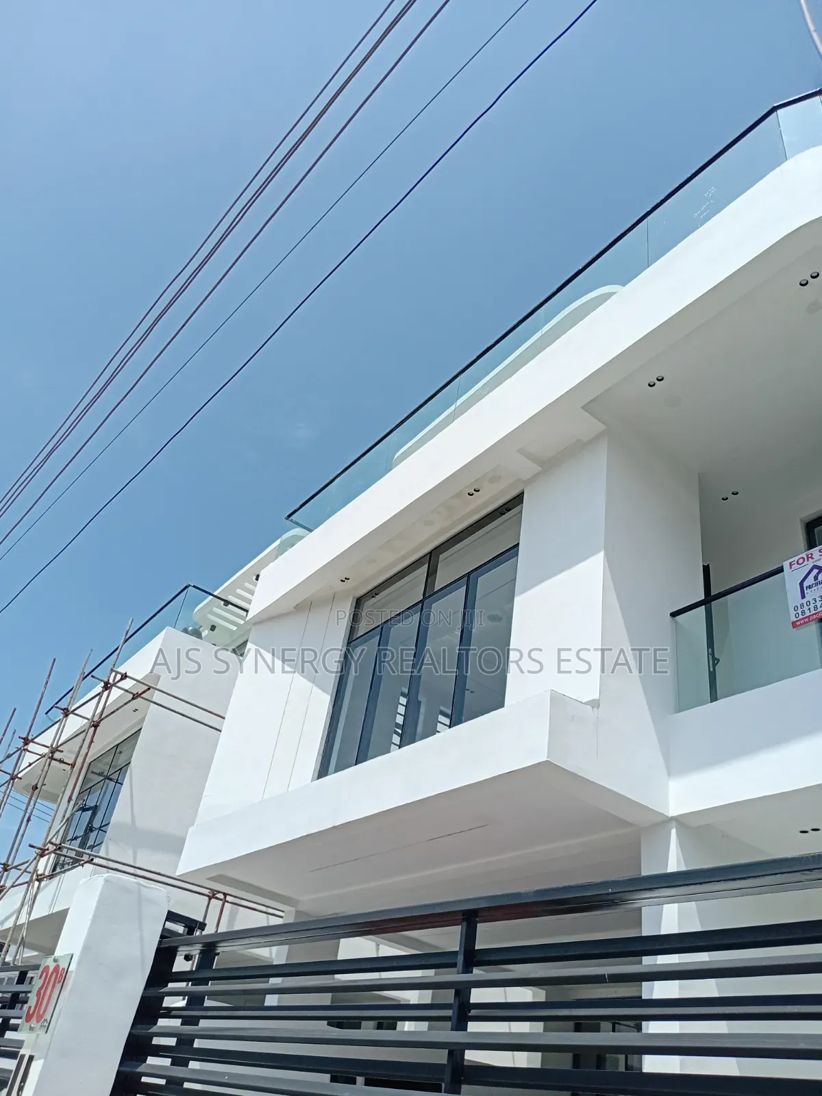 5bdrm Duplex in Chevron for sale