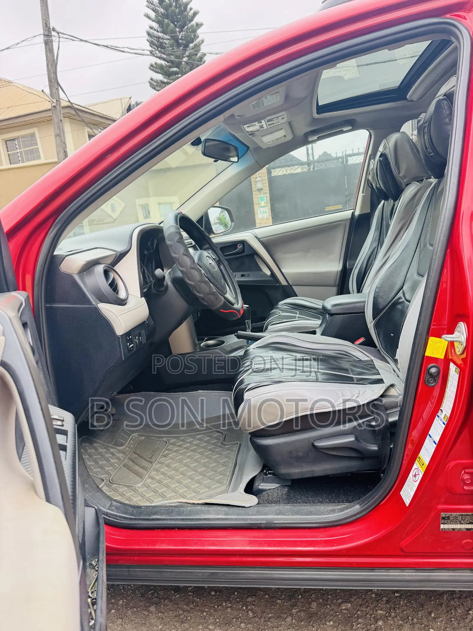 Toyota RAV4 XLE 4dr SUV AWD (2.5L 4cyl 6A) 2014 Red