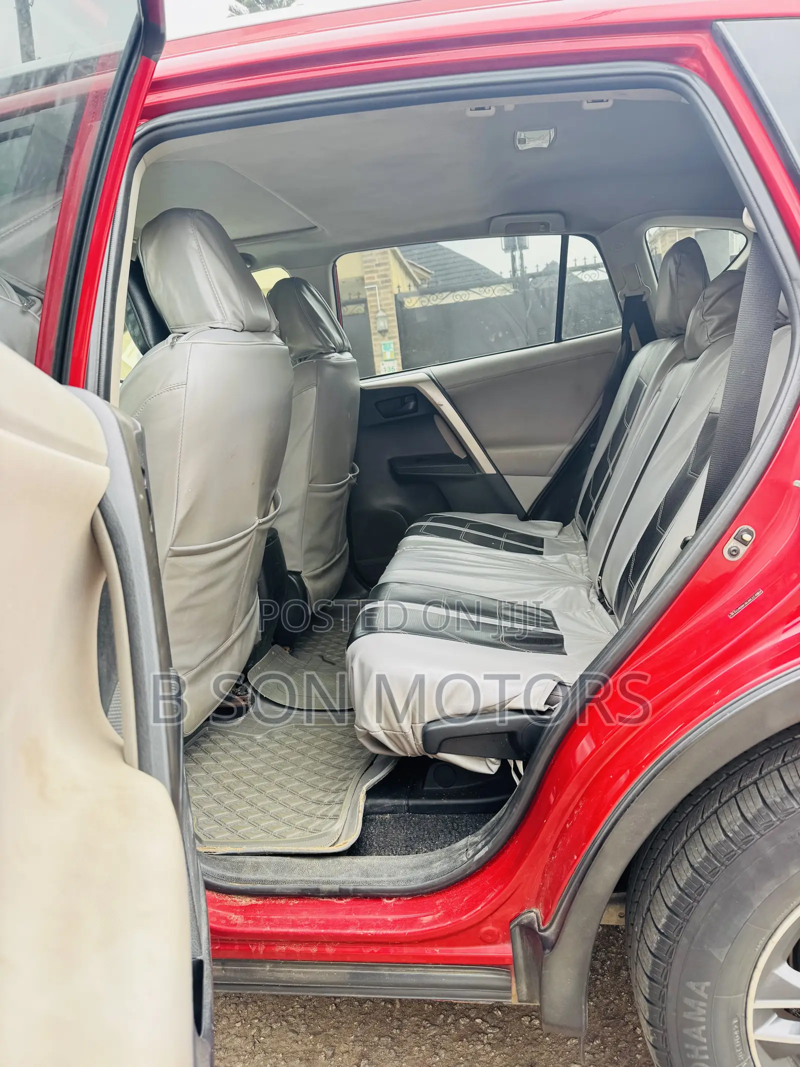 Toyota RAV4 XLE 4dr SUV AWD (2.5L 4cyl 6A) 2014 Red