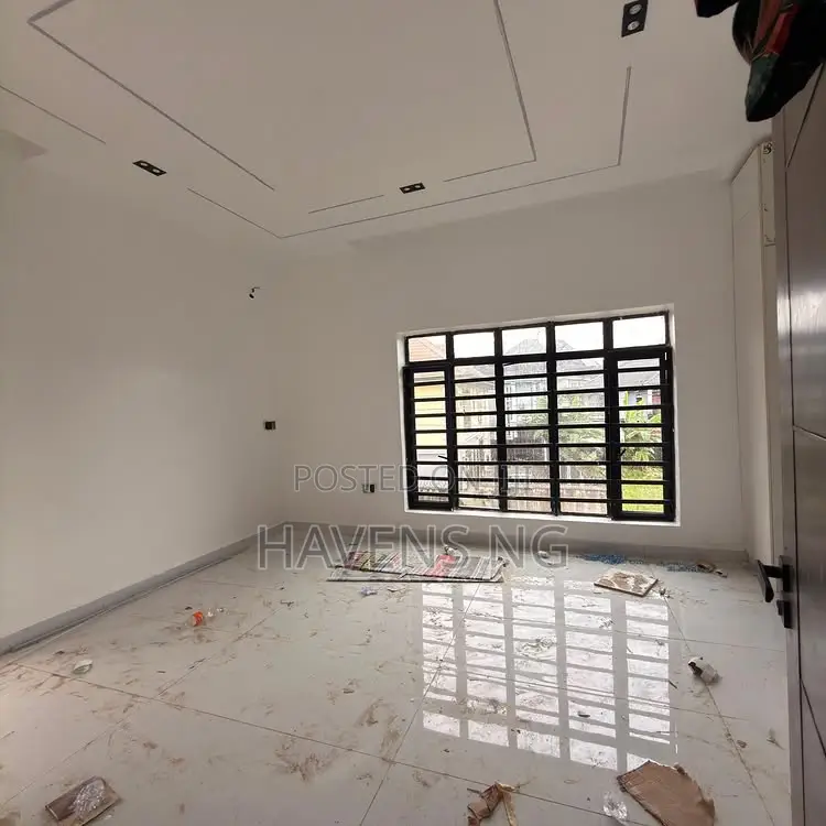 4bdrm Duplex in Woji for sale