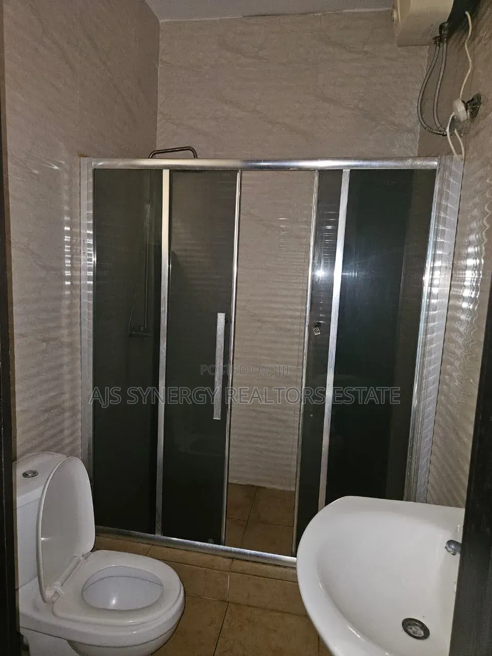 4bdrm Duplex in Chevron for sale