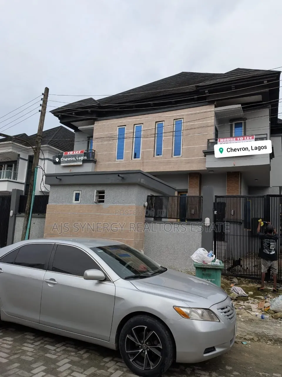 4bdrm Duplex in Chevron for rent