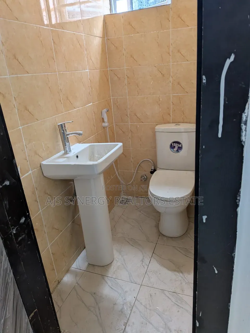 4bdrm Duplex in Chevron for rent
