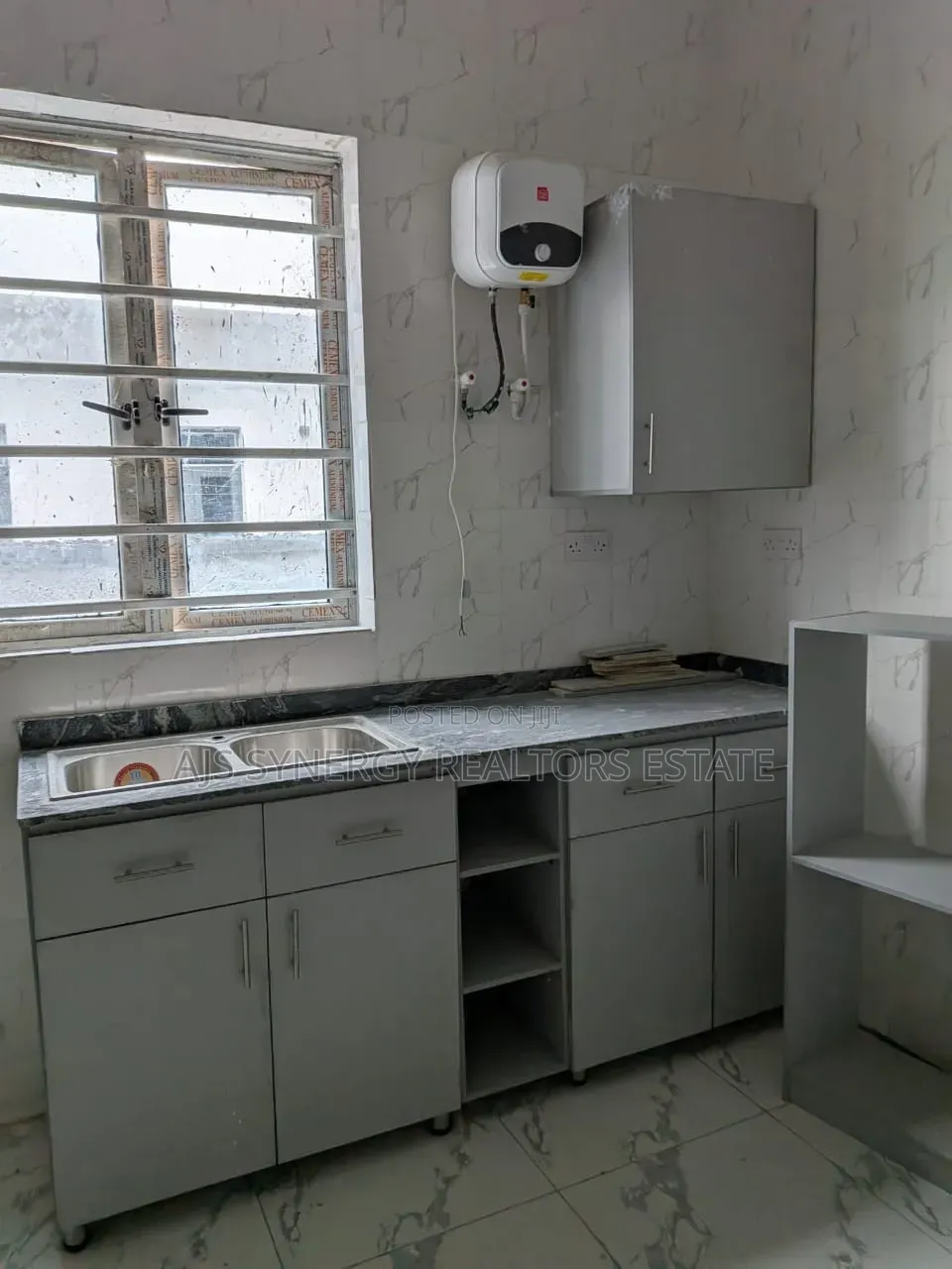 4bdrm Duplex in Chevron for rent