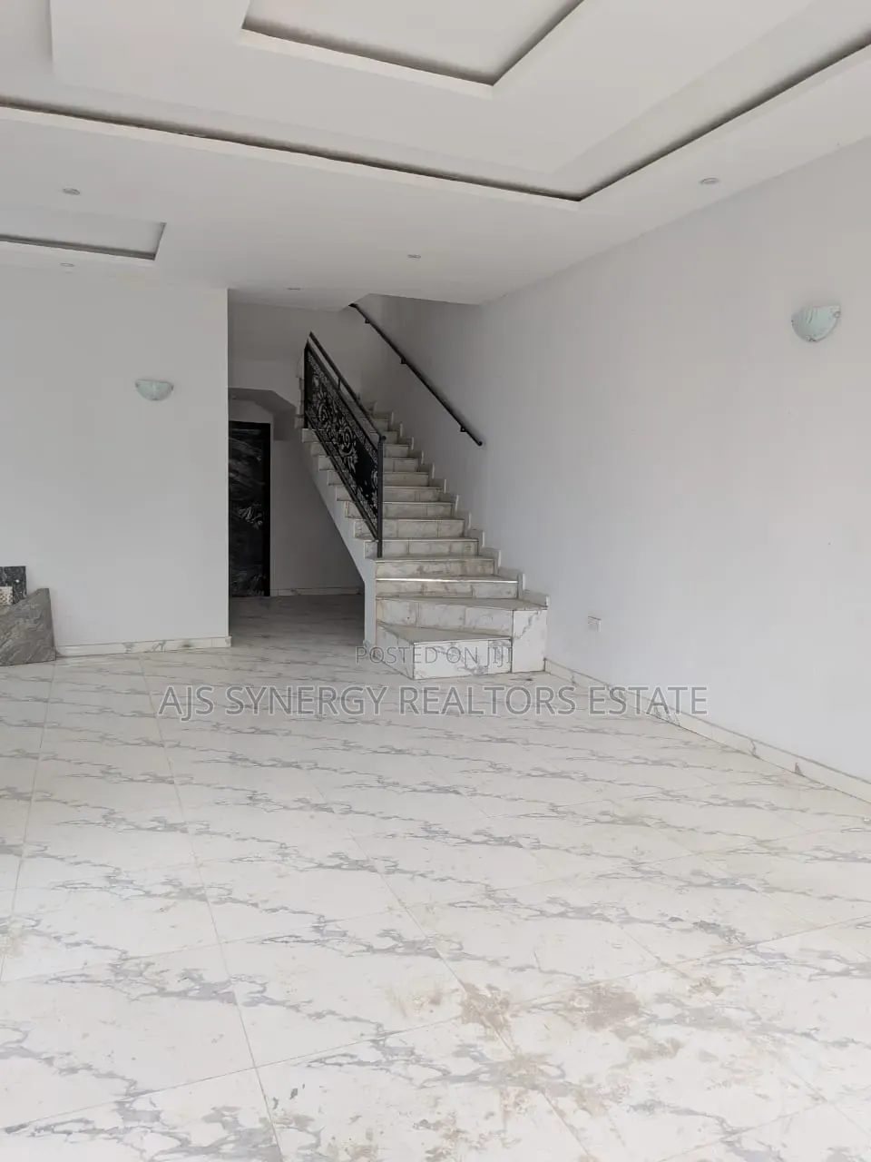 4bdrm Duplex in Chevron for rent
