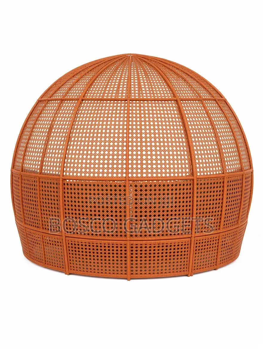 Luxury Round Rattan Outdoor Daybed Sofa With Canopy Centre Table