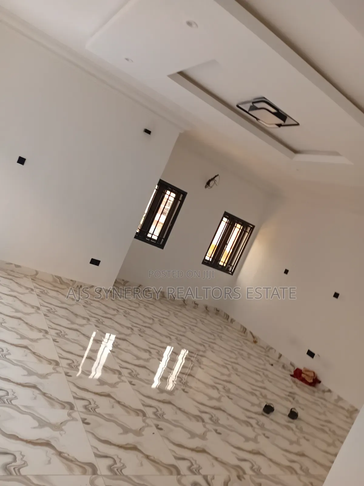 4bdrm Duplex in Chevron for rent