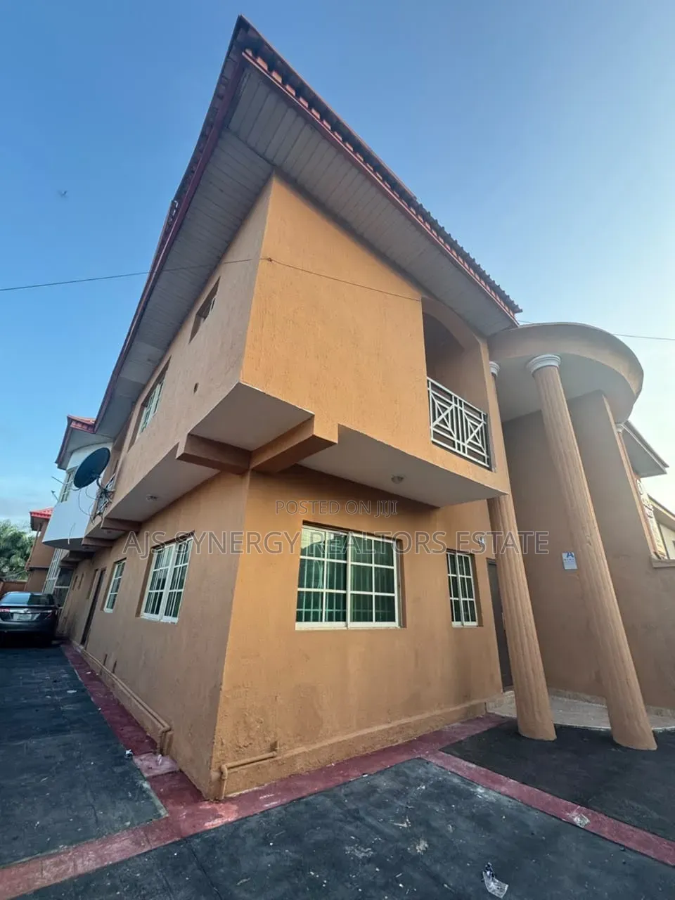 4bdrm Duplex in Chevron for rent