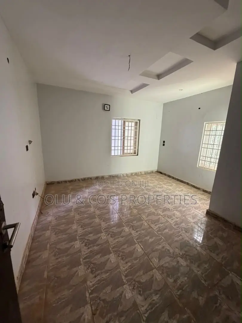 3bdrm Townhouse / Terrace in Mabushi for rent