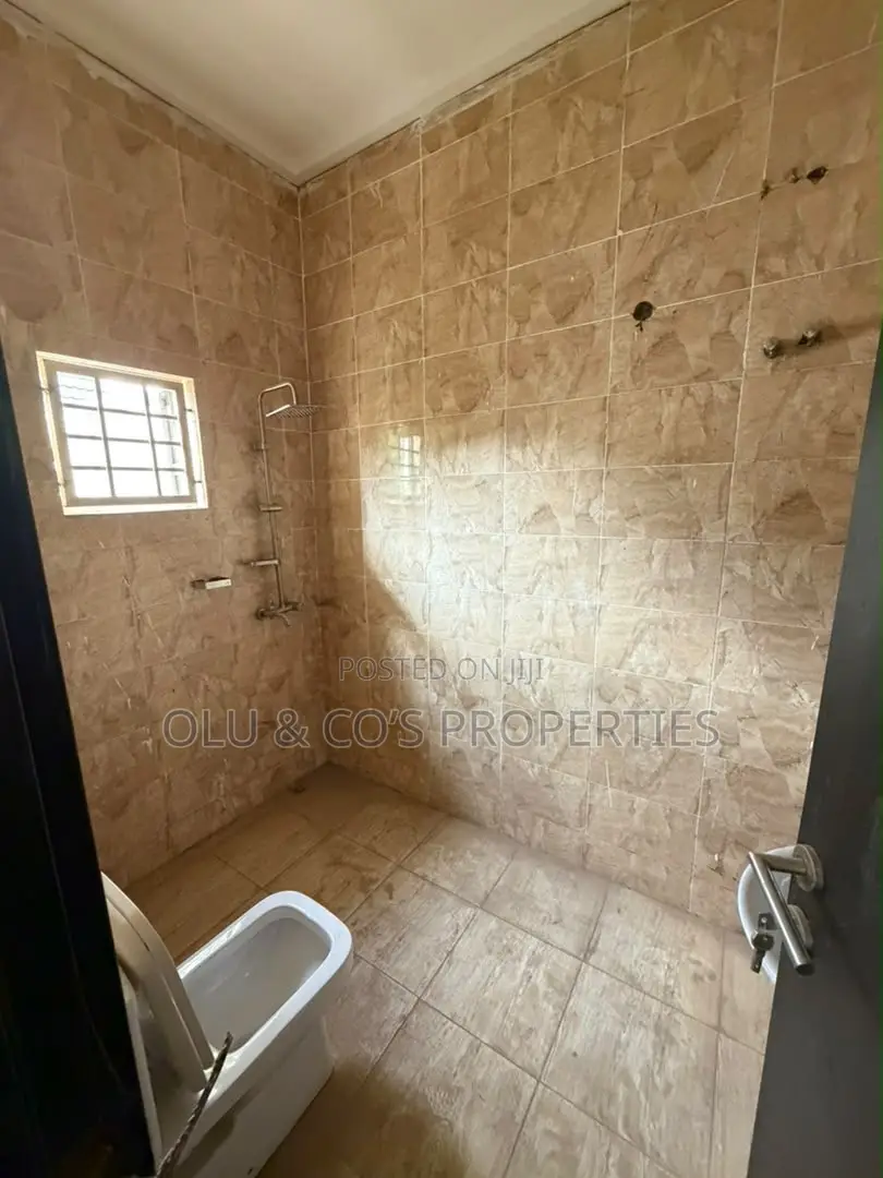 3bdrm Townhouse / Terrace in Mabushi for rent