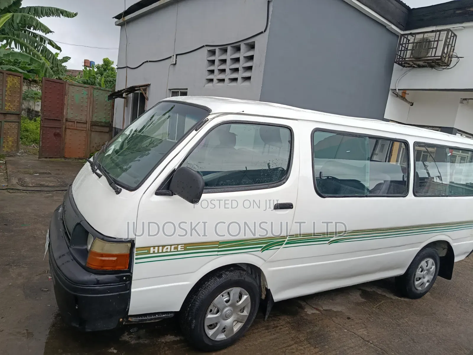 Toyota Grand HiAce 2001 White