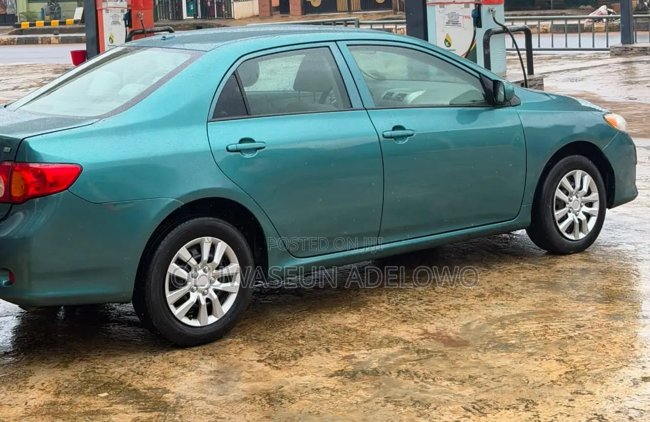 Toyota Corolla LE 4dr Sedan (1.8L 4cyl 4A) 2010 Green