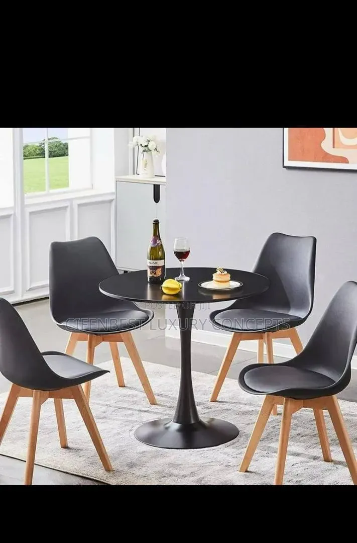 Wooden Round Table Top Restaurant Table and 4 Chairs
