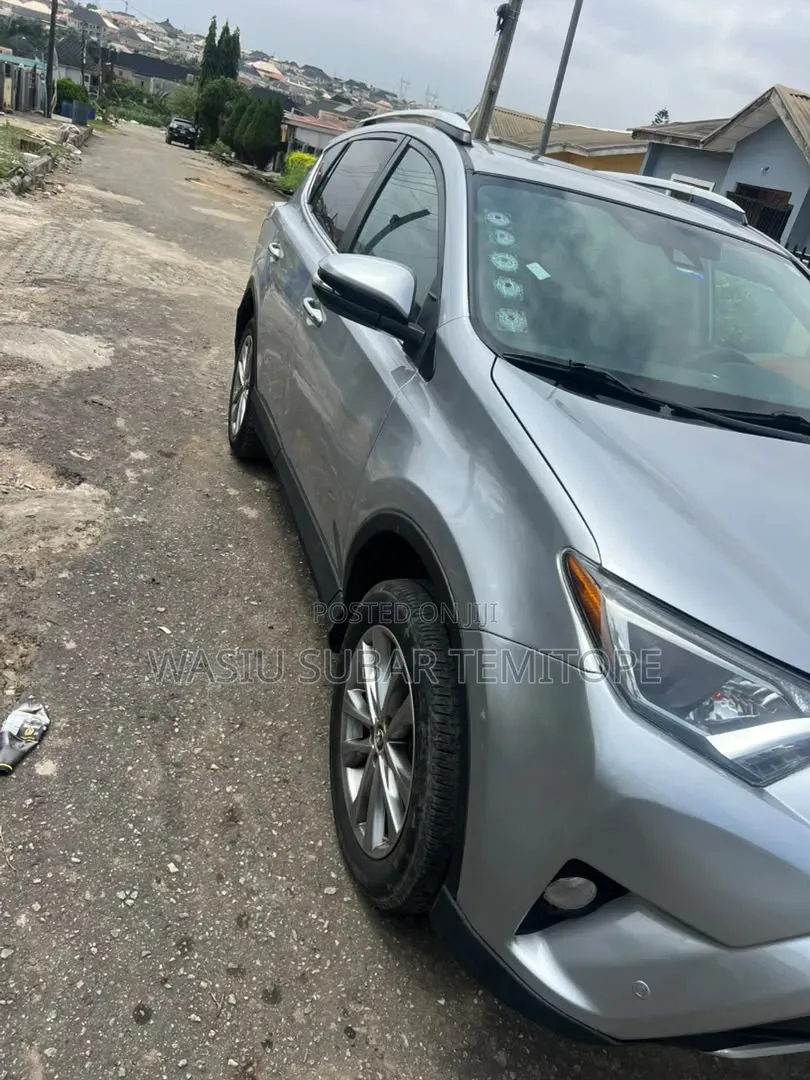 Toyota RAV4 Limited AWD (2.5L 4cyl 6A) 2017 Silver
