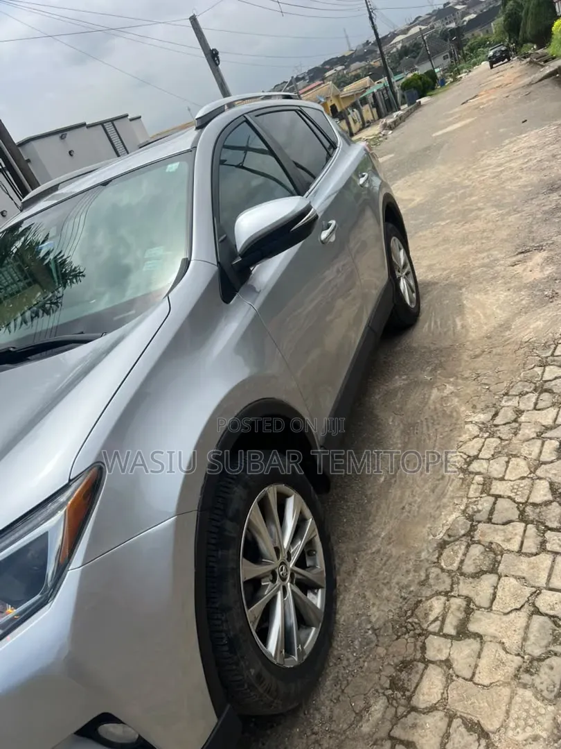Toyota RAV4 Limited AWD (2.5L 4cyl 6A) 2017 Silver