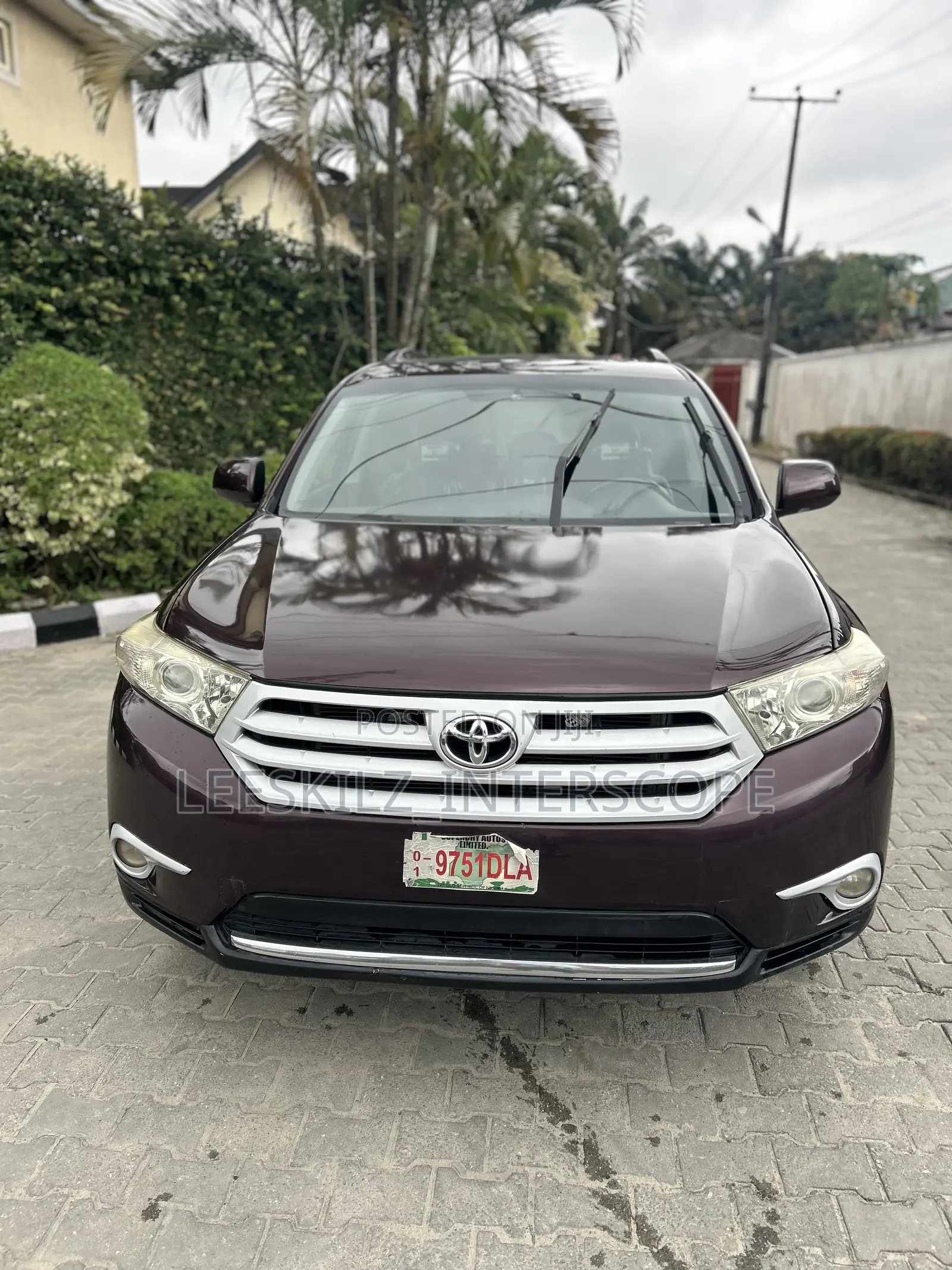 Toyota Highlander SE 2012 Brown