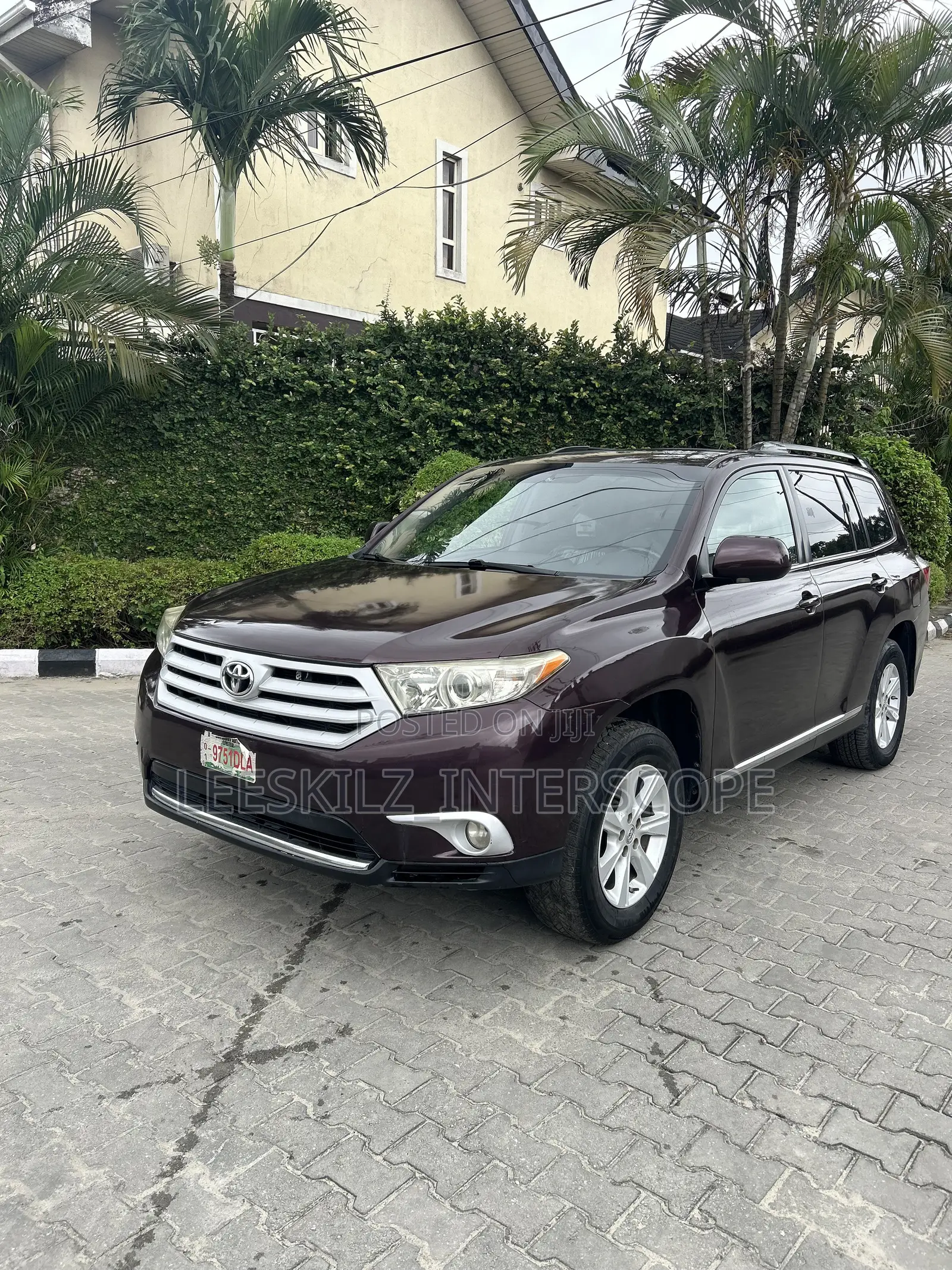 Toyota Highlander SE 2012 Brown