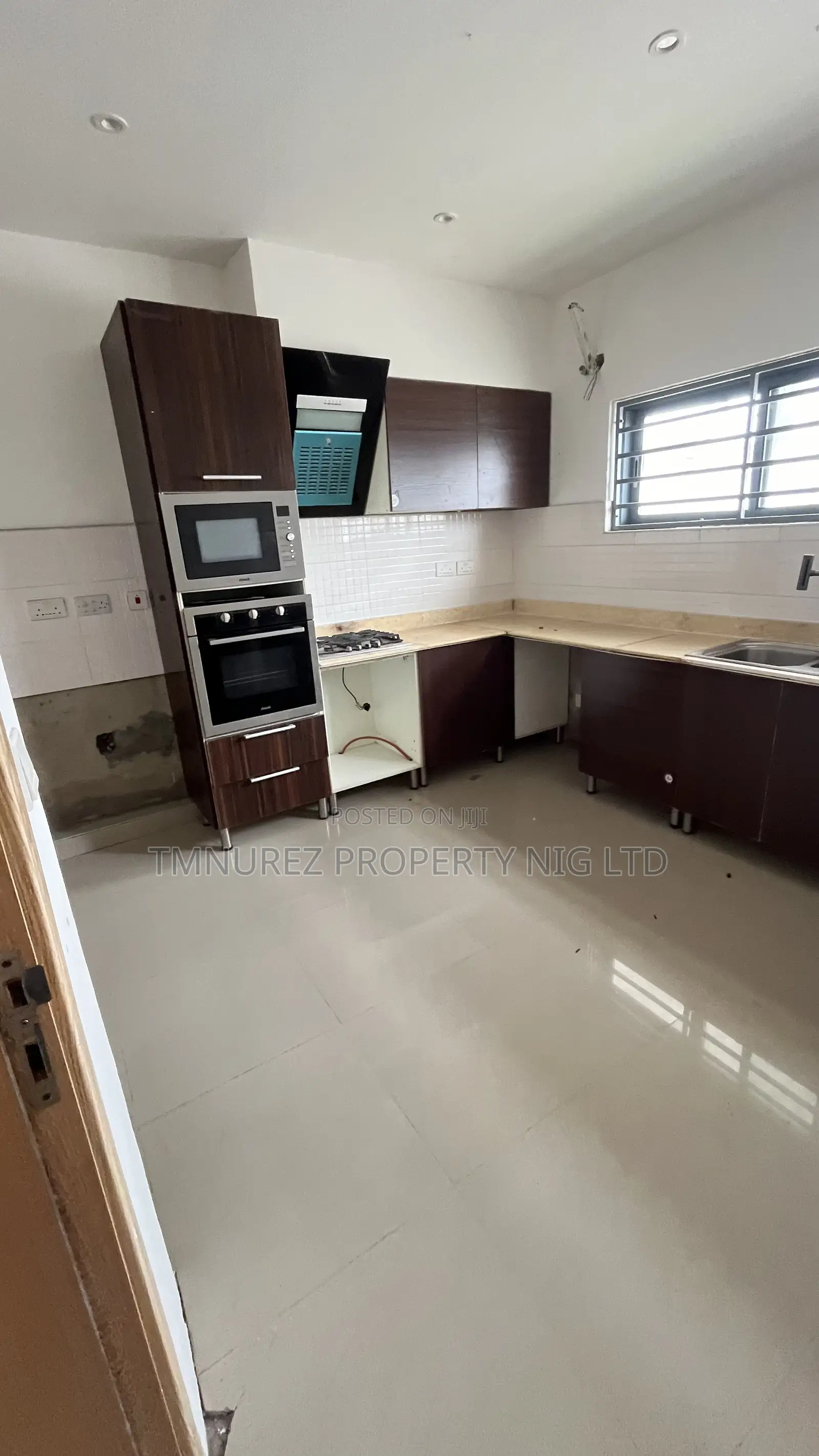 5bdrm Duplex in Chevron Very Good, Lekki for rent