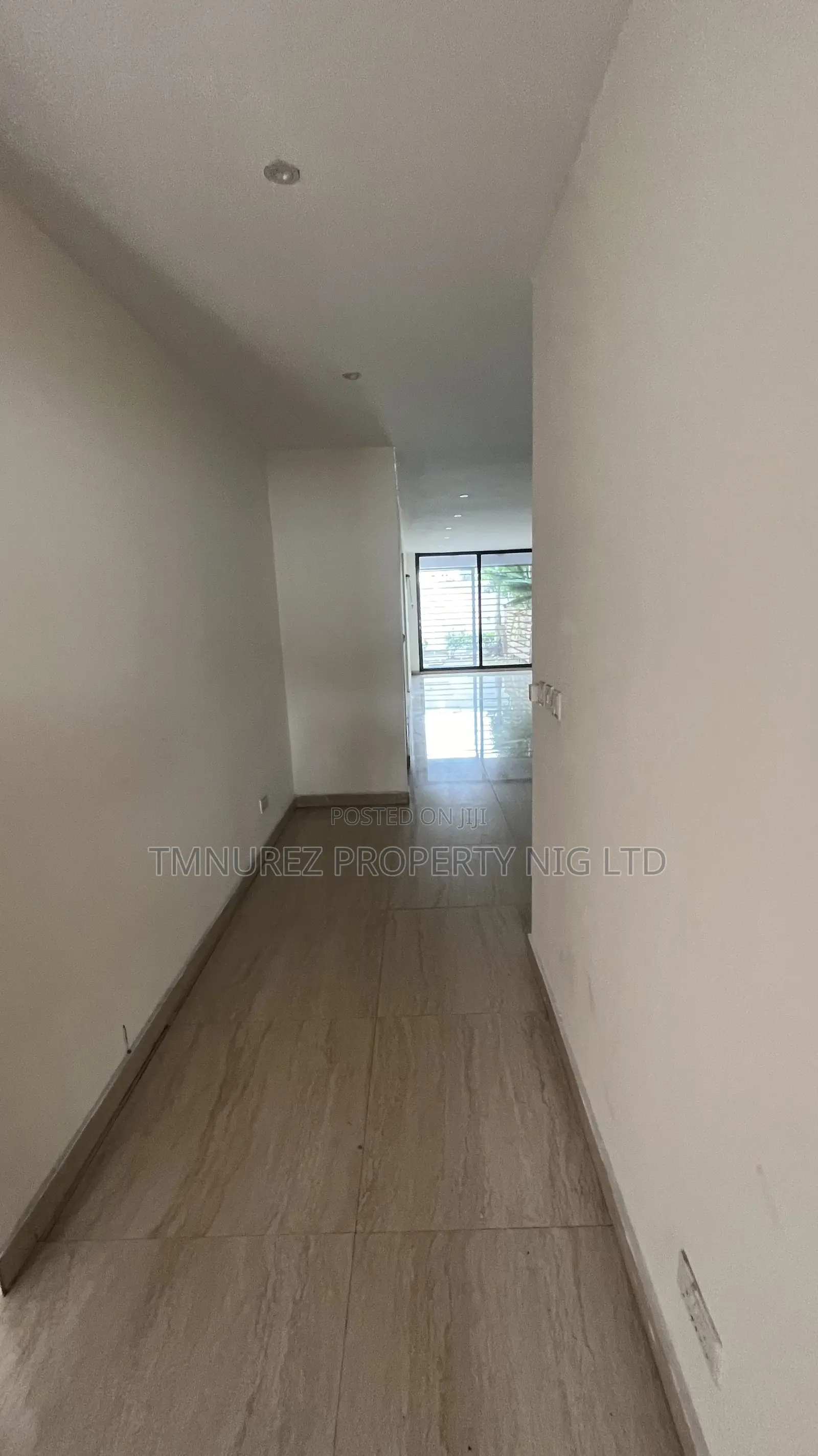 5bdrm Duplex in Chevron Good Area for rent