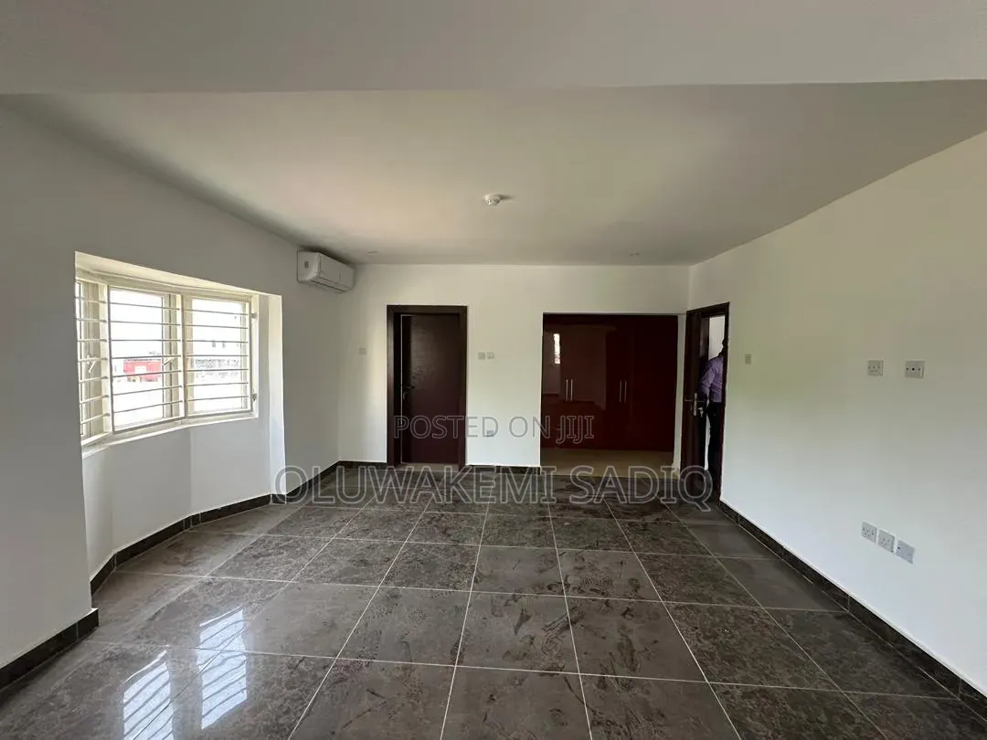 4bdrm Apartment in Banana Island for rent