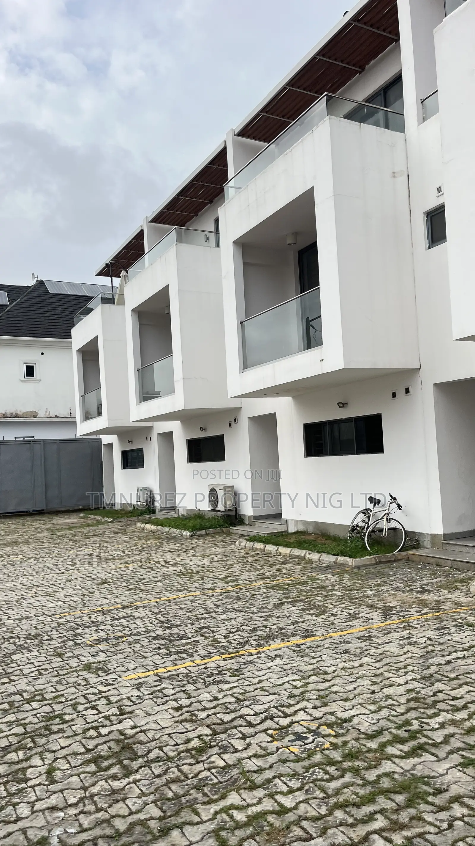4bdrm Duplex in Good In An Estate, Chevron for rent