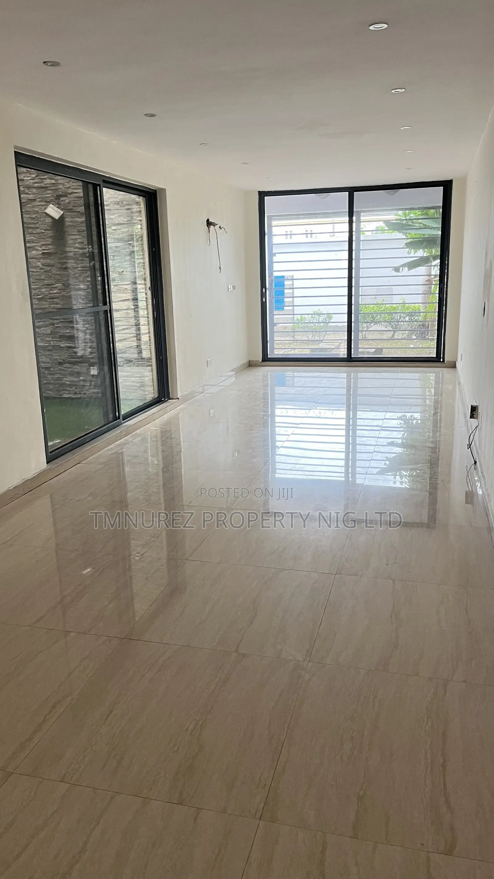 4bdrm Duplex in Good In An Estate, Chevron for rent