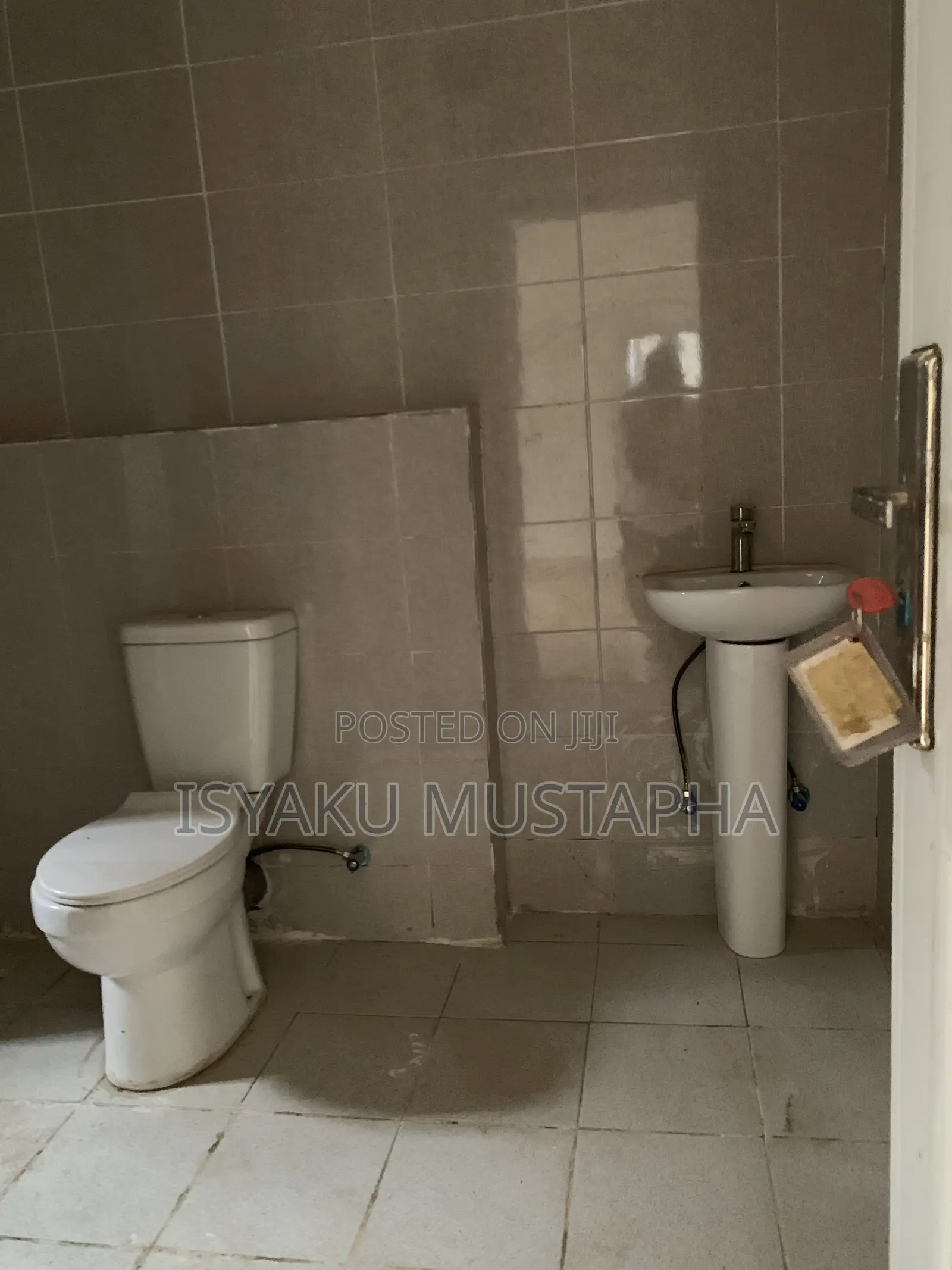 3bdrm Block of Flats in Kaura for rent