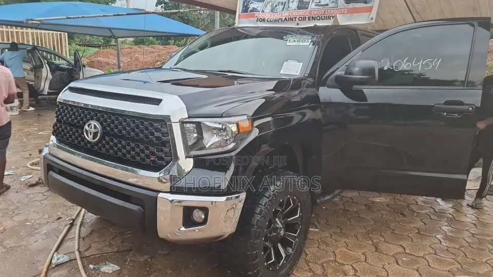 Toyota Tundra SR5 4dr Double Cab 4WD LB (5.7L 8cyl 6A) 2014 Black