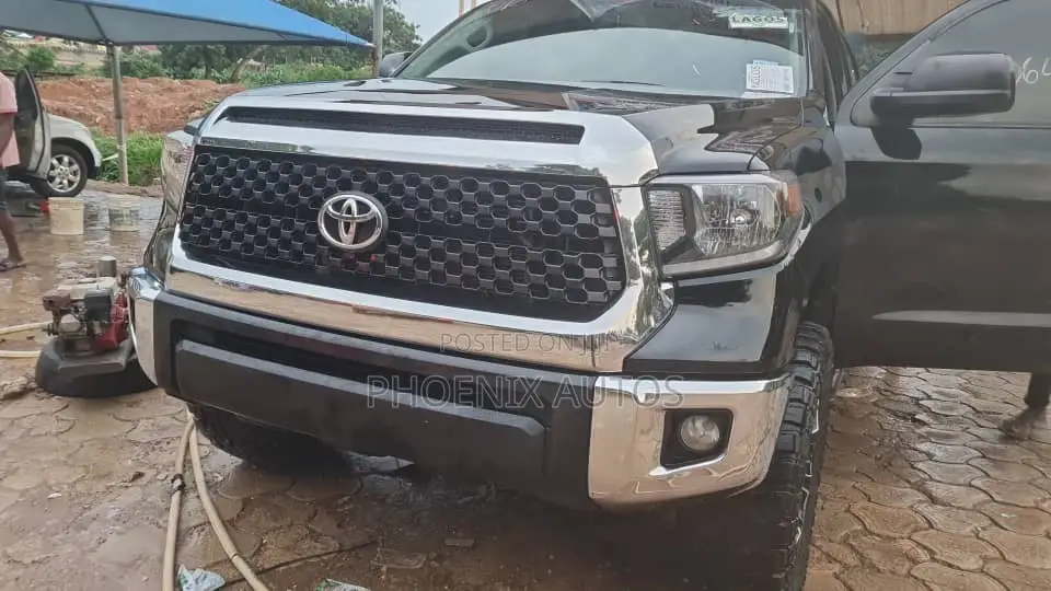 Toyota Tundra SR5 4dr Double Cab 4WD LB (5.7L 8cyl 6A) 2014 Black