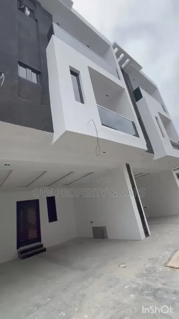 4bdrm Townhouse/Terrace in Ologolo for sale