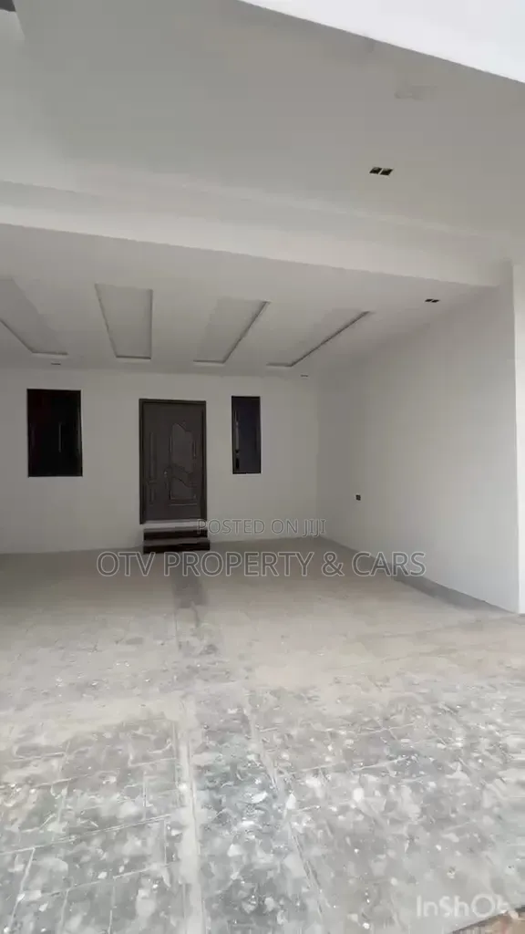4bdrm Townhouse/Terrace in Ologolo for sale