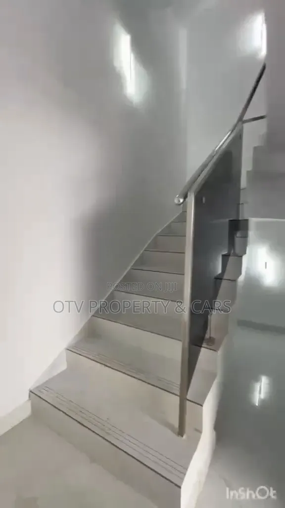4bdrm Townhouse/Terrace in Ologolo for sale