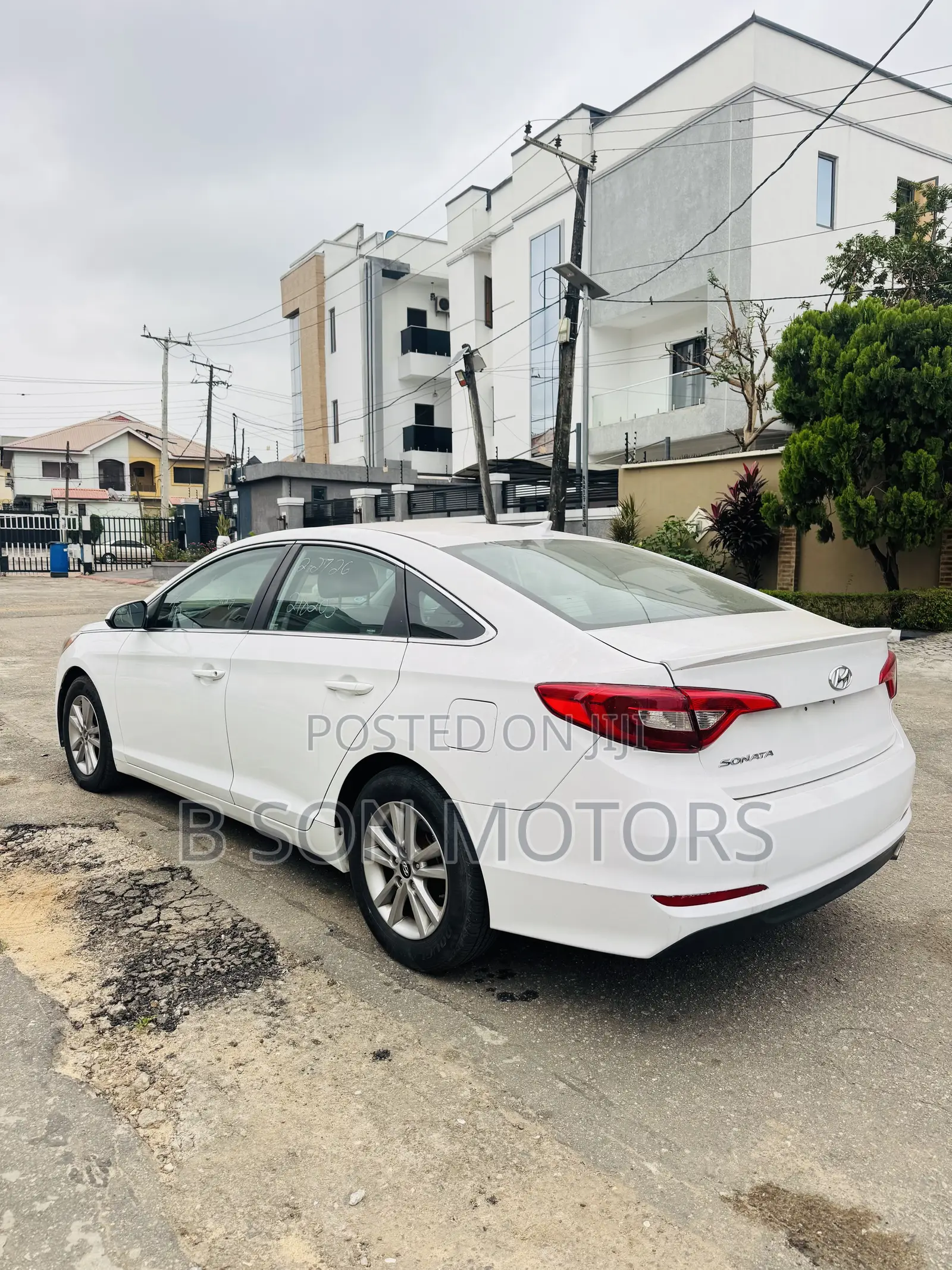 Hyundai Sonata Base Sedan FWD (2.4L 4cyl 6A) 2016 White