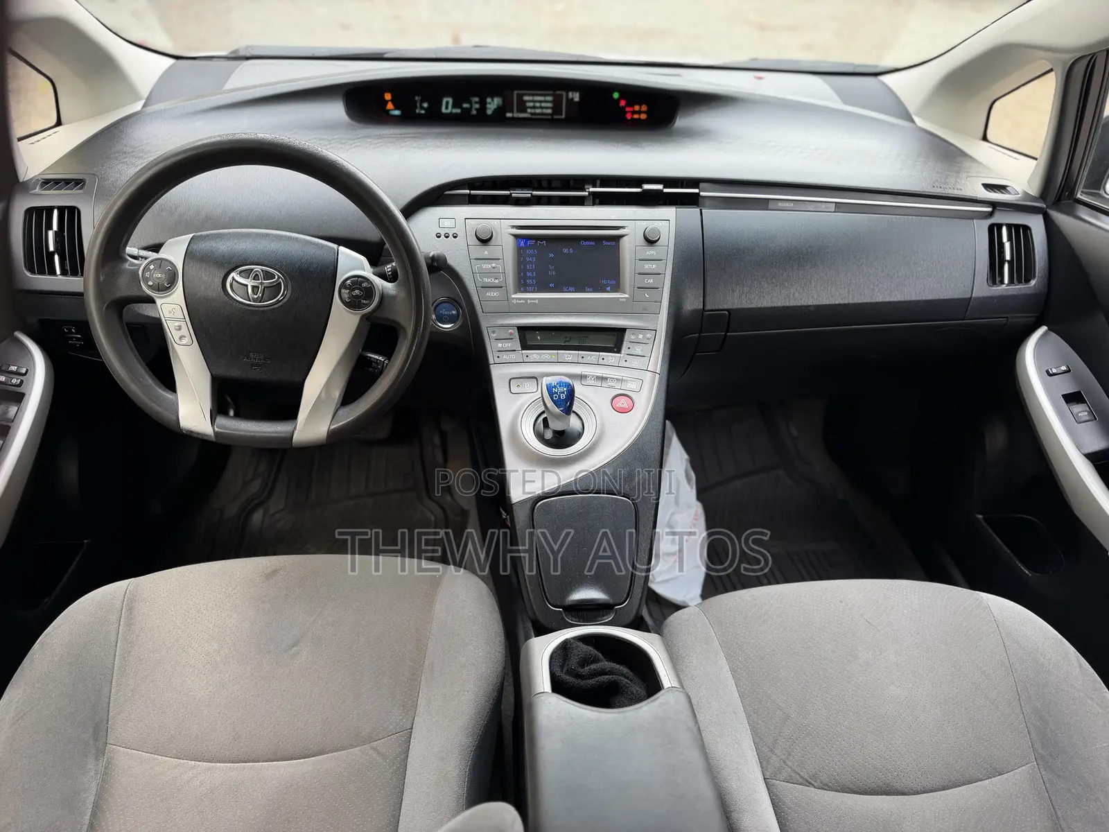 Toyota Prius Four 4dr Hatchback (1.8L 4cyl gas/electric hybrid CVT) Silver
