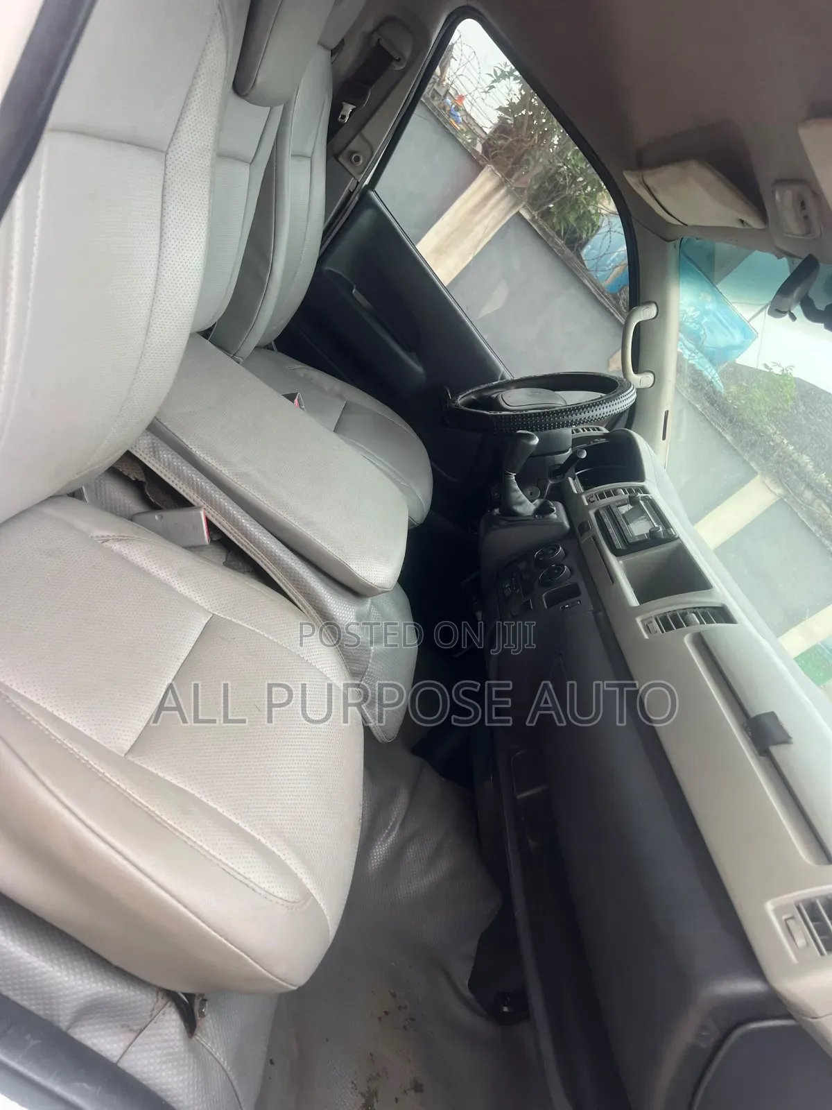 Toyota HiAce 2010 White