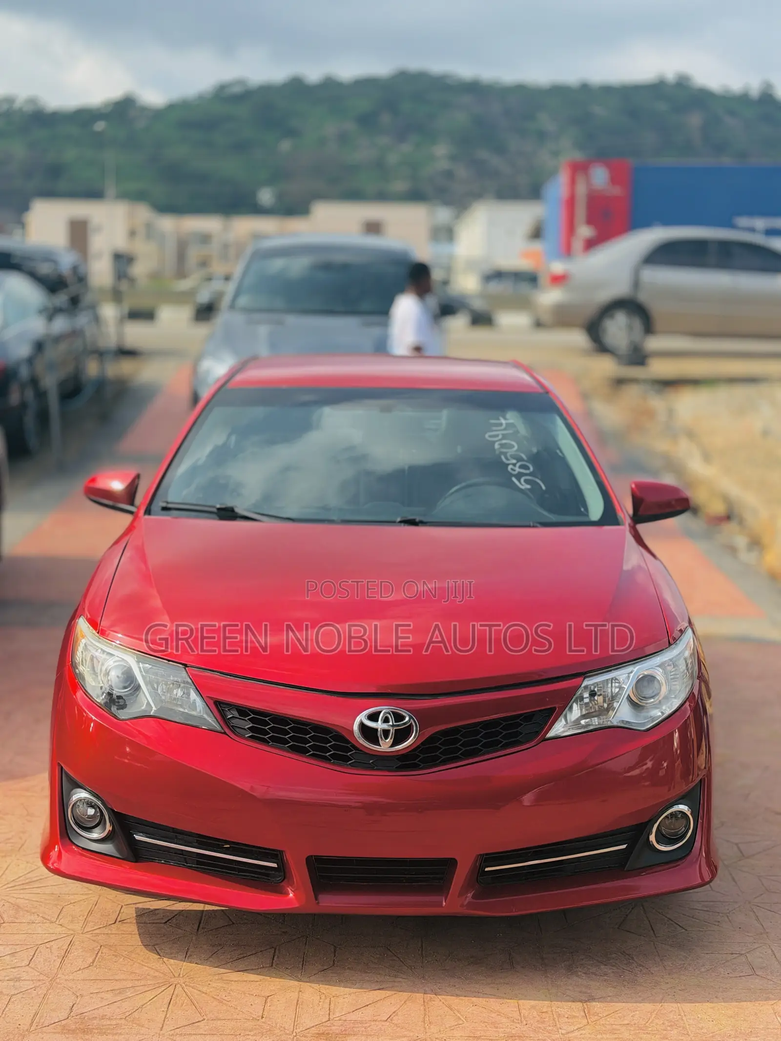 Toyota Camry SE 4dr Sedan (2.5L 4cyl 6A) 2013 Red