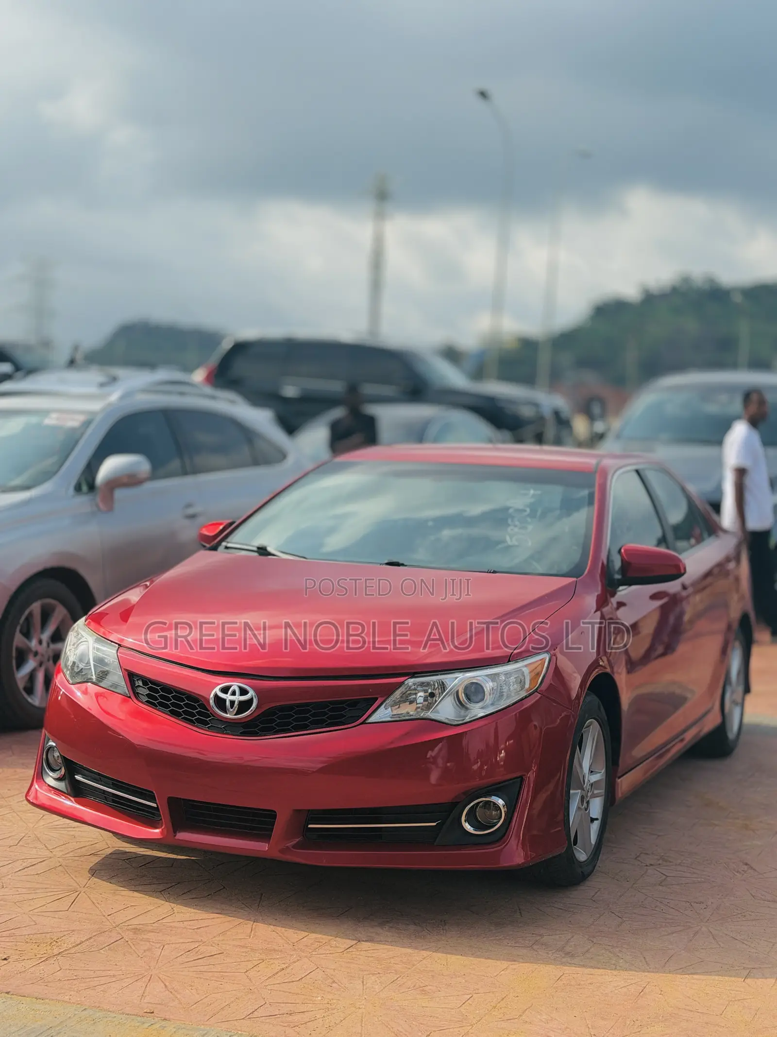 Toyota Camry SE 4dr Sedan (2.5L 4cyl 6A) 2013 Red