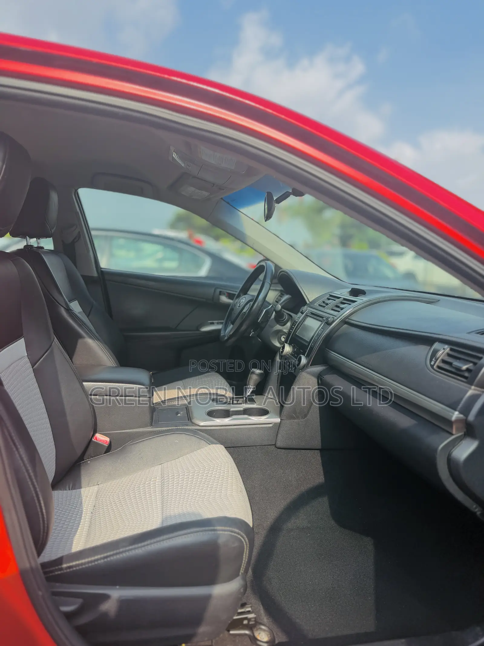 Toyota Camry SE 4dr Sedan (2.5L 4cyl 6A) 2013 Red
