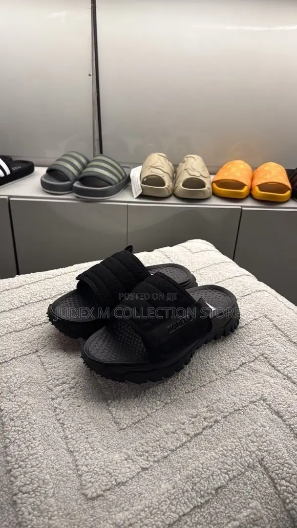 Brand New Zara Sandal and Pam