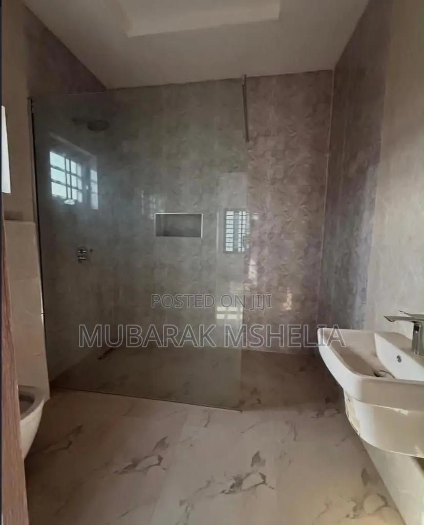 5bdrm Duplex in Asokoro for sale