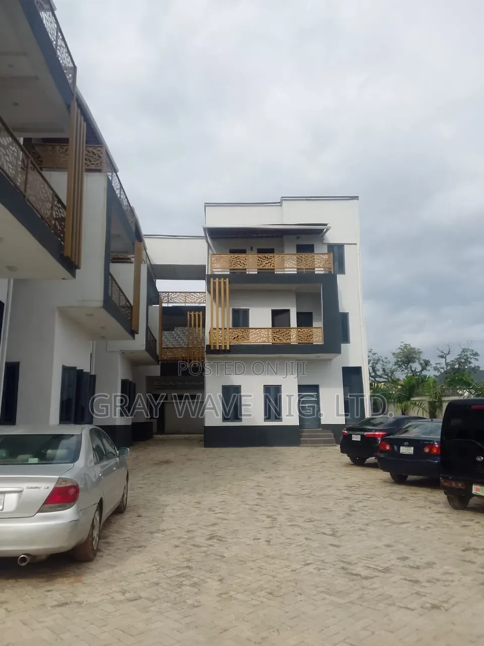 4bdrm Duplex in Sabon Lugbe for sale