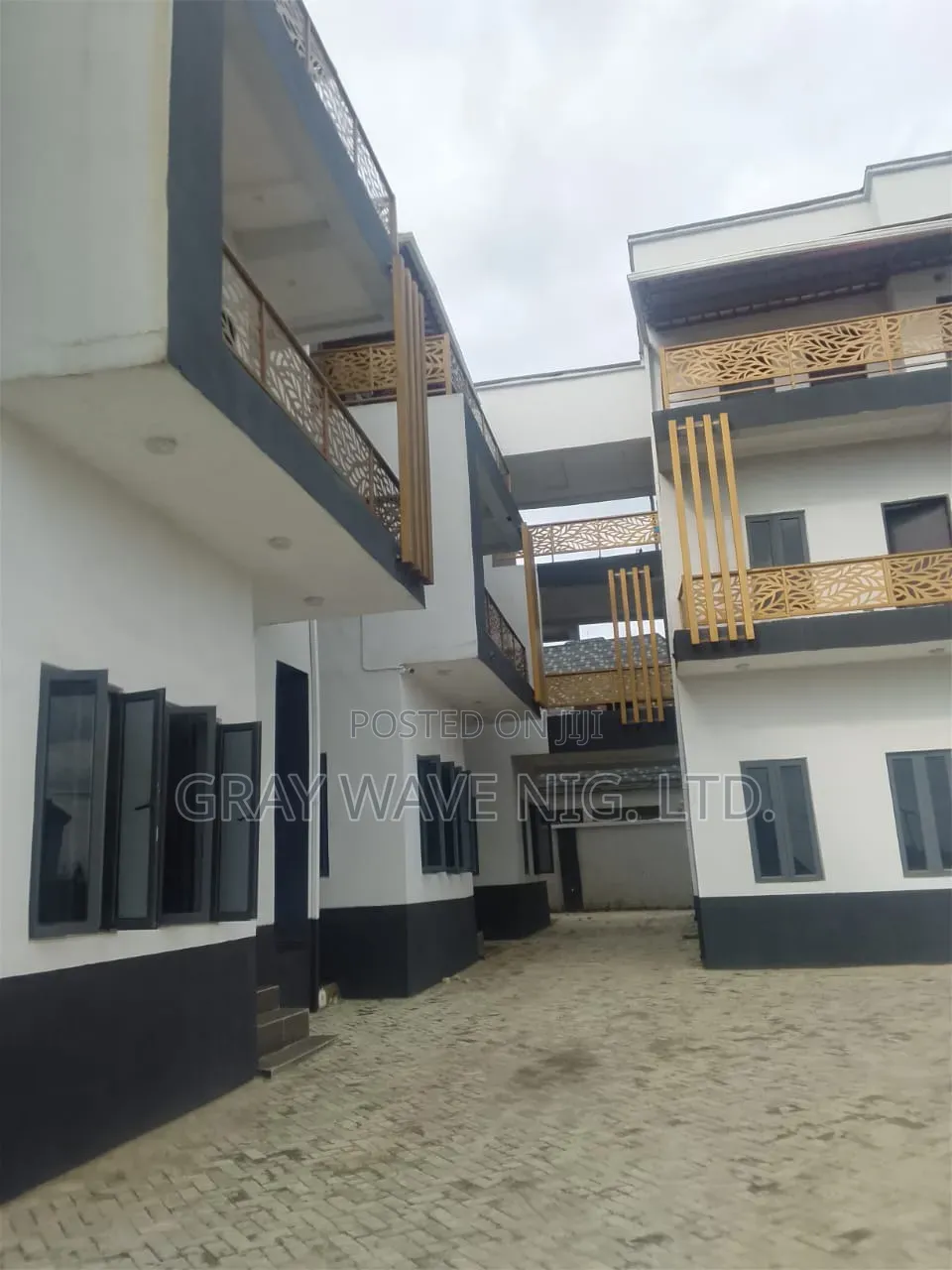 4bdrm Duplex in Sabon Lugbe for sale