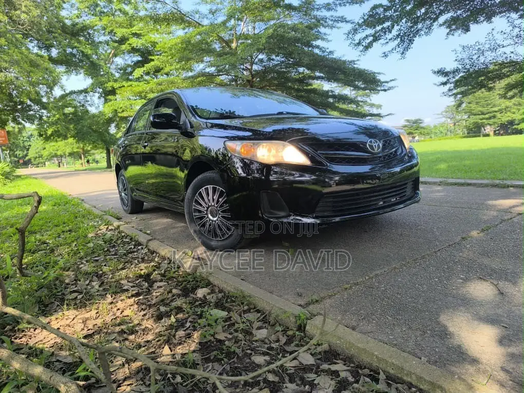 Toyota Corolla LE 4dr Sedan (1.8L 4cyl 4A) 2012 Black