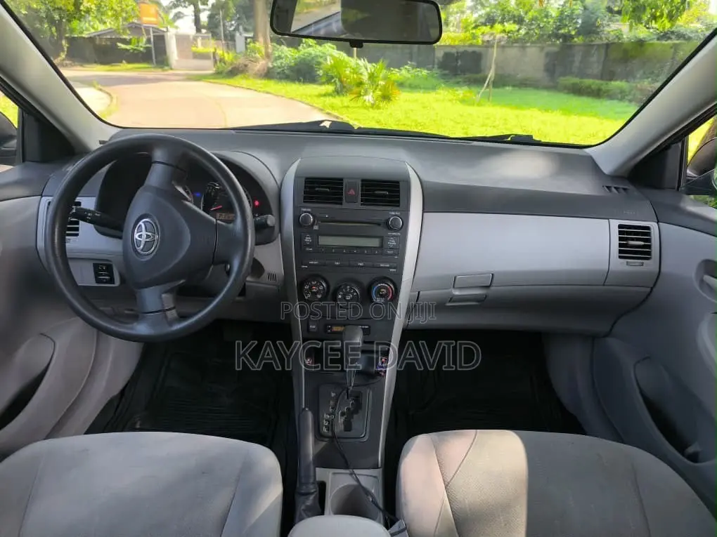 Toyota Corolla LE 4dr Sedan (1.8L 4cyl 4A) 2012 Black