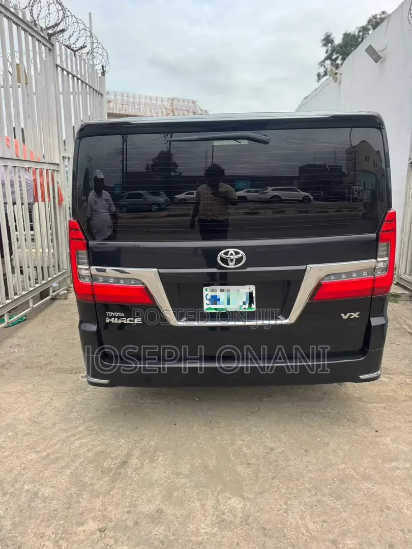 Toyota HiAce 2022 Black