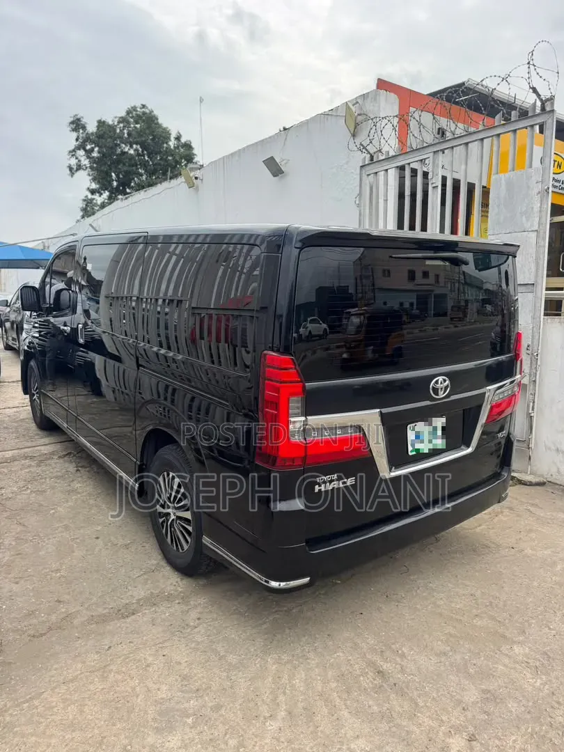 Toyota HiAce 2022 Black