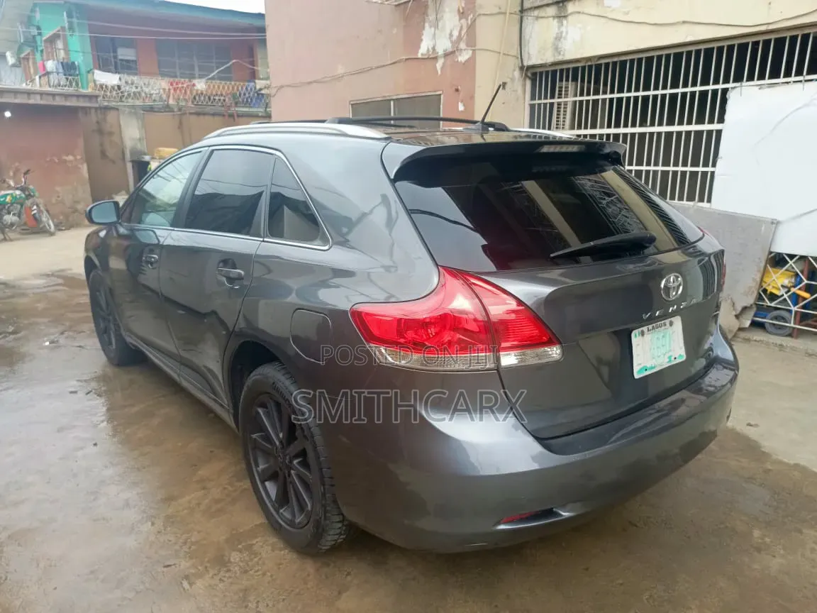 Toyota Venza 2010 Gray