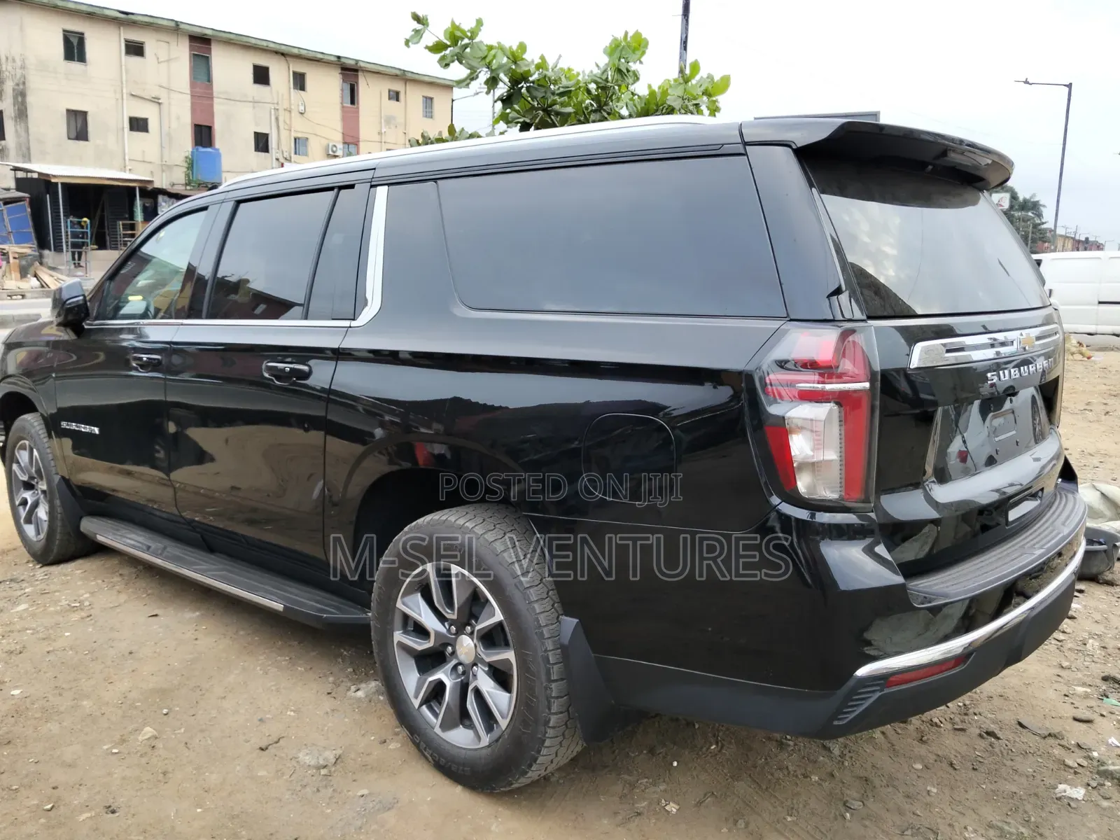 Chevrolet Suburban 2022 Black